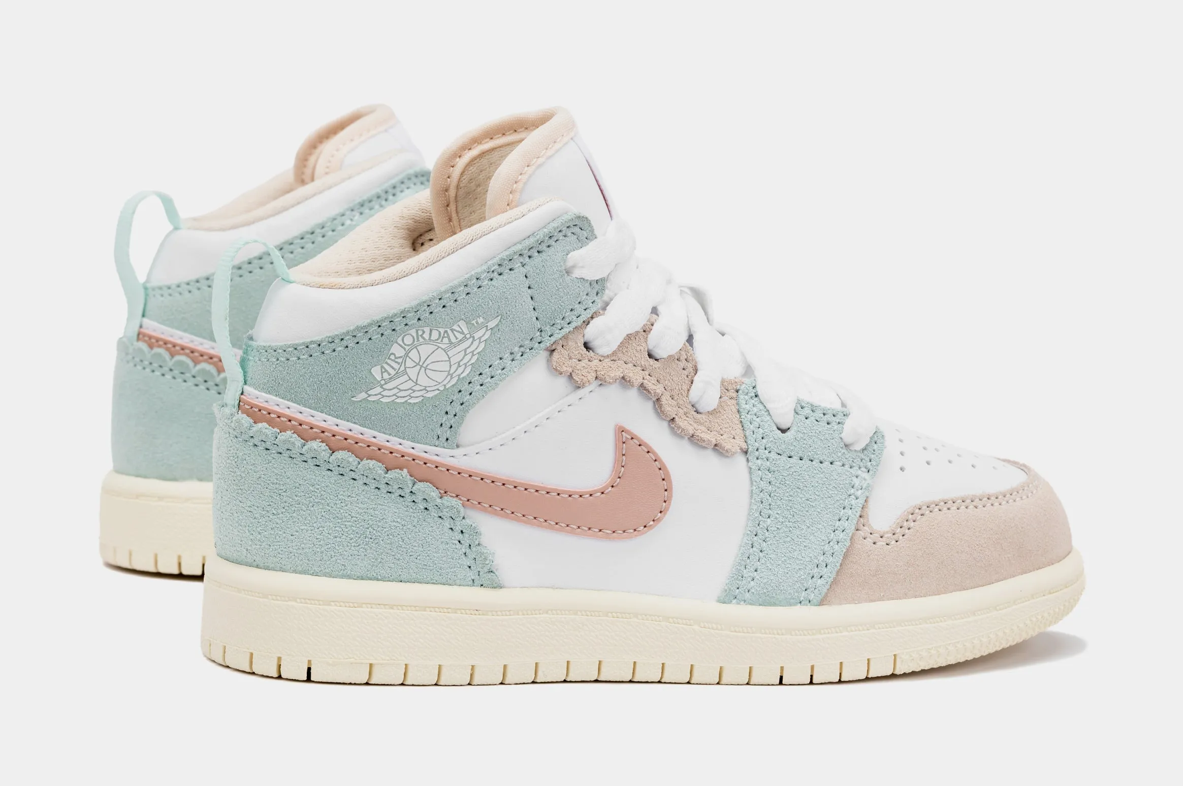 Air Jordan 1 Retro Mid SE Preschool Lifestyle Shoes (White/Pink)